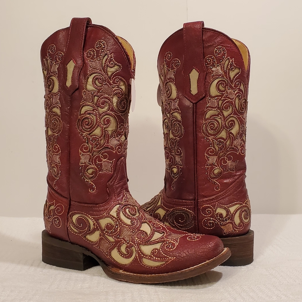 🌵🆕️ CORRAL EMBROIDERED STUD INLAY SQ.TOE
